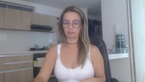 Snapshot of latinpaprika chatting on December 2, 11:59 am latinpaprika online show from December 2, 11:59 am