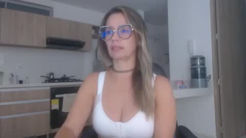 Snapshot of latinpaprika chatting on December 5, 11:30 am latinpaprika online show from December 5, 11:30 am