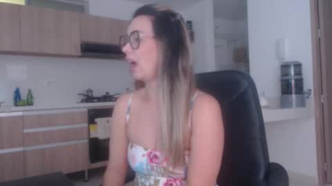 latinpaprika online show from March 29, 1:16 am