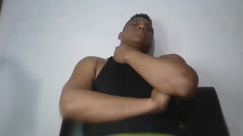 Snapshot of latinrayf chatting on October 31, 5:19 am latinrayf online show from October 31, 5:19 am