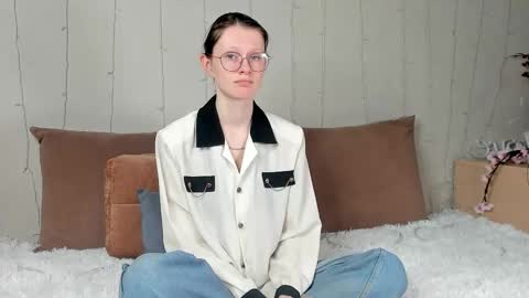 latoriacosner online show from December 23, 5:16 am