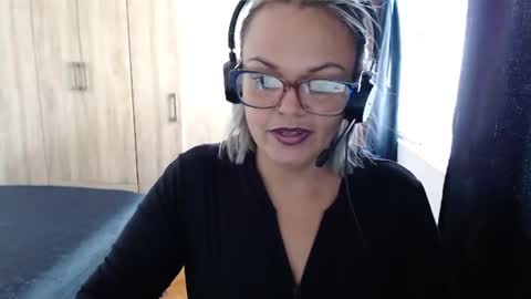 Laura online show from July 28, 2:13 pm