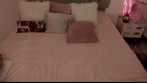 Laura online show from January 7, 3:35 am