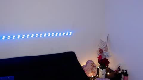 lau_24 online show from April 28, 2:27 am