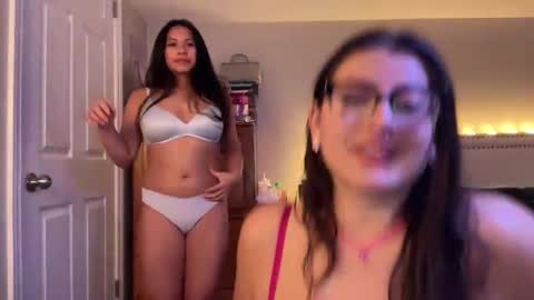 Snapshot of lau_mamacita chatting on November 22, 9:14 pm lau_mamacita online show from November 22, 9:14 pm