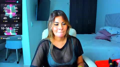 Snapshot of lau_miii chatting on December 6, 4:36 am Lau miii online show from December 6, 4:36 am