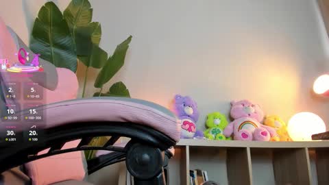 laukyubey1 online show from October 17, 8:33 pm