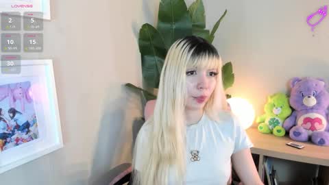 laukyubey1 online show from December 1, 8:36 pm