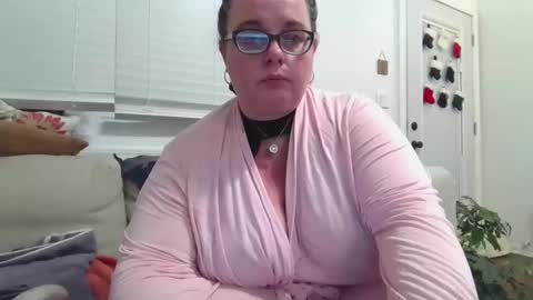 Snapshot of laulauma chatting on December 20, 1:14 am LauLauMa online show from December 20, 1:14 am