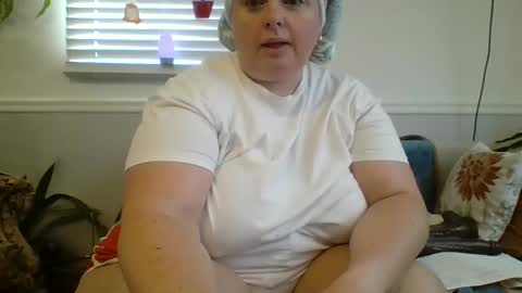 Snapshot of laulauma chatting on January 2, 2:57 pm LauLauMa online show from January 2, 2:57 pm