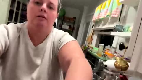 Snapshot of laulauma chatting on January 6, 12:05 am LauLauMa online show from January 6, 12:05 am
