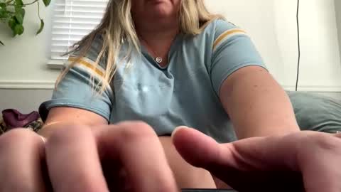Snapshot of laulauma chatting on January 17, 6:44 pm LauLauMa online show from January 17, 6:44 pm
