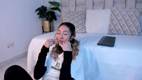 Lau Miller online show from September 25, 8:56 pm