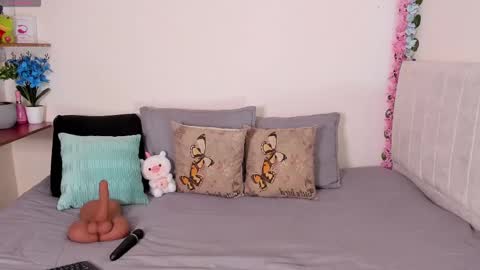 laura1__ online show from February 28, 12:21 am