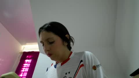 laura  online show from July 17, 9:41 pm