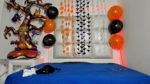 laura__js_ online show from October 6, 5:27 am