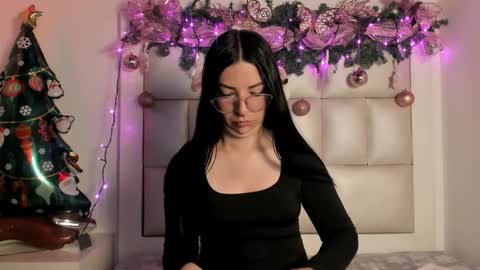 laura__js_ online show from December 16, 4:06 am