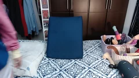 Snapshot of laura_anal_ chatting on September 30, 9:53 pm Wen online show from September 30, 9:53 pm