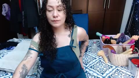 Snapshot of laura_anal_ chatting on October 1, 5:19 pm Wen online show from October 1, 5:19 pm