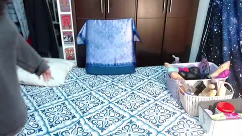 Snapshot of laura_anal_ chatting on October 9, 2:59 pm Wen online show from October 9, 2:59 pm