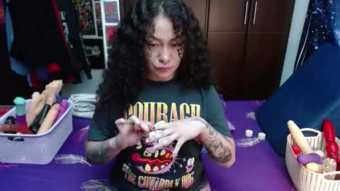 Snapshot of laura_anal_ chatting on October 15, 6:19 pm Wen online show from October 15, 6:19 pm