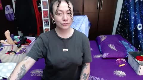 Snapshot of laura_anal_ chatting on October 18, 7:03 pm Wen online show from October 18, 7:03 pm