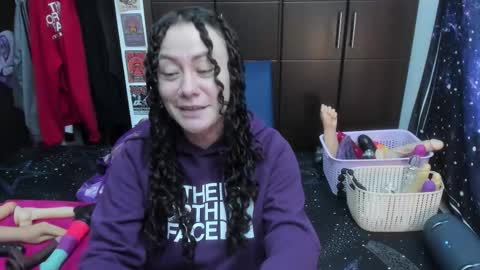 Snapshot of laura_anal_ chatting on November 13, 7:02 pm Wen online show from November 13, 7:02 pm