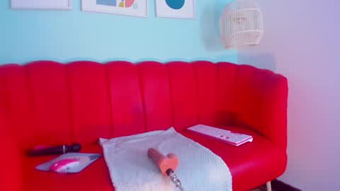 Laura online show from December 6, 4:28 pm