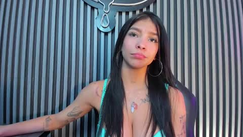 Laura online show from December 11, 6:42 pm