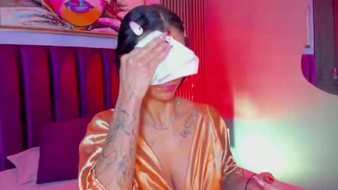 Laura online show from December 3, 12:47 pm