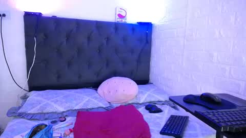 LAURA online show from December 12, 11:25 pm
