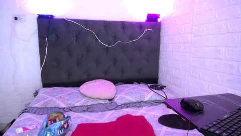 LAURA online show from December 15, 4:37 pm