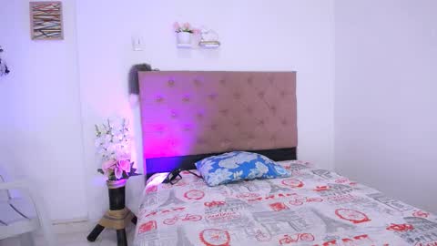 Snapshot of laura_candy02 chatting on September 24, 2:15 am LAURA online show from September 24, 2:15 am