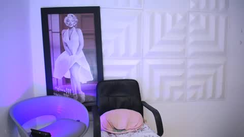 Snapshot of laura_candy02 chatting on September 25, 3:49 pm LAURA online show from September 25, 3:49 pm