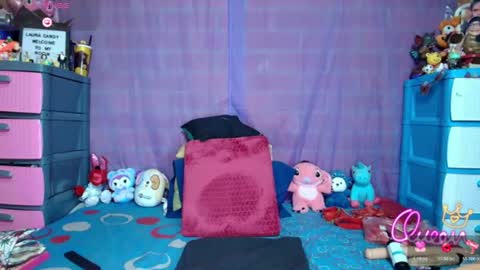Snapshot of laura_candy12 chatting on July 15, 9:03 am Laura online show from July 15, 9:03 am