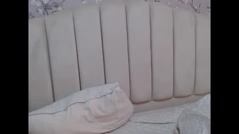 laura online show from December 18, 5:04 am