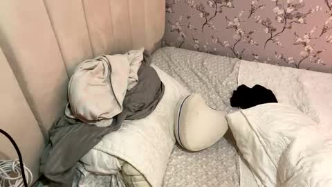 laura online show from January 3, 6:44 am