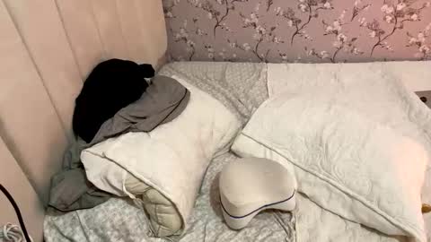 laura online show from January 3, 9:47 am