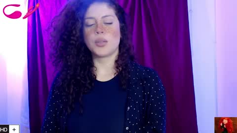 Snapshot of laura_fountain_ chatting on February 19, 9:25 pm weedcam Curly Laura OF online show from February 19, 9:25 pm