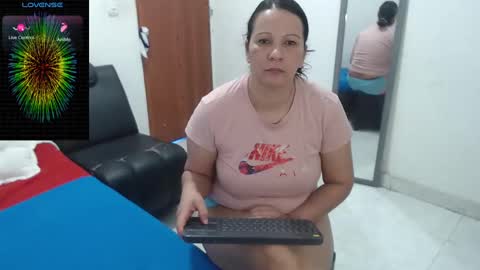 laura_foxx2379 online show from January 2, 3:29 pm