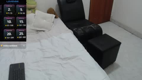 laura_foxx2379 online show from January 11, 2:41 am