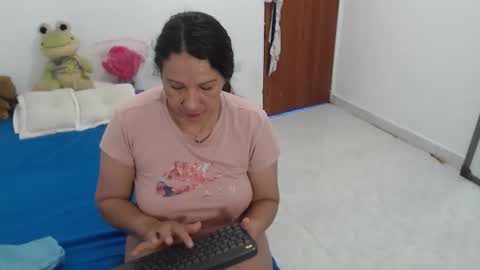 laura_foxx2379 online show from November 30, 4:44 pm