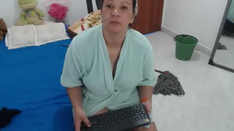 laura_foxx2379 online show from December 2, 6:14 pm