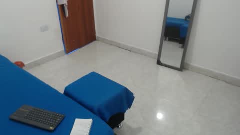 laura_foxx2379 online show from January 8, 9:50 pm