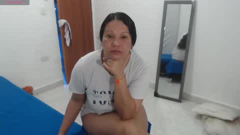 laura_foxx2379 online show from January 11, 2:11 pm