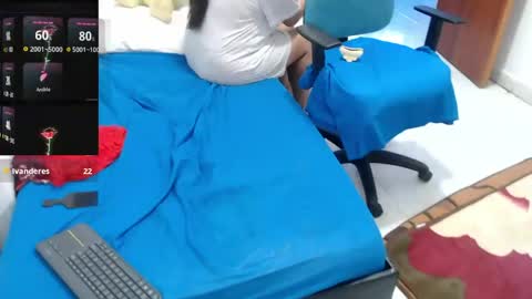 laura_foxx2379 online show from July 11, 5:04 pm