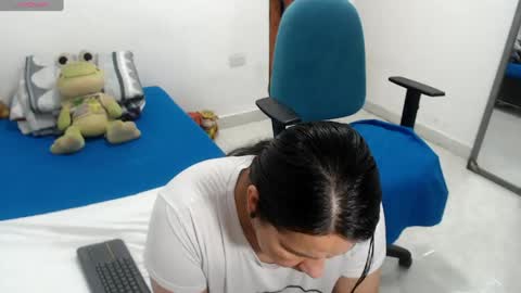 laura_foxx2379 online show from July 15, 4:23 pm