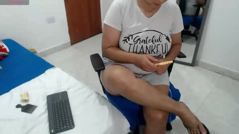 laura_foxx2379 online show from July 23, 1:58 am