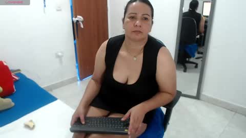 laura_foxx2379 online show from July 27, 6:48 pm