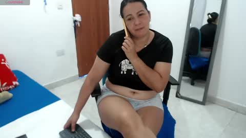 laura_foxx2379 online show from July 29, 5:55 pm